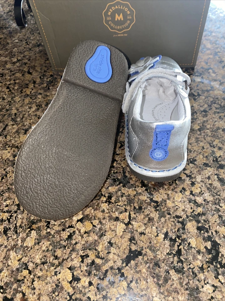 ZAPATOS STRIDE RITE MEDALLÓN CIARA NIÑAS PEQUEÑAS talla 8.5 CUERO PLATEADO Foto 4 de 4