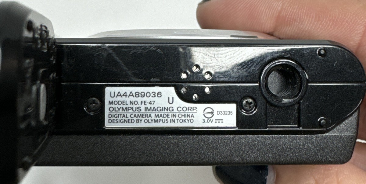 Olympus FE-47 14.0MP Digital Camera - Black AS IS For parts