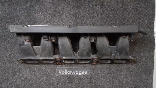 VOLKSWAGEN Jetta Mk4 VR6 2.8L Lower Intake Manifold 021133204A - Picture 2 of 4