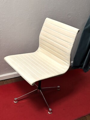 Vintage EA 105 Charles Eames Lounge Chair Herman Miller 1950/60er Skai-Leather