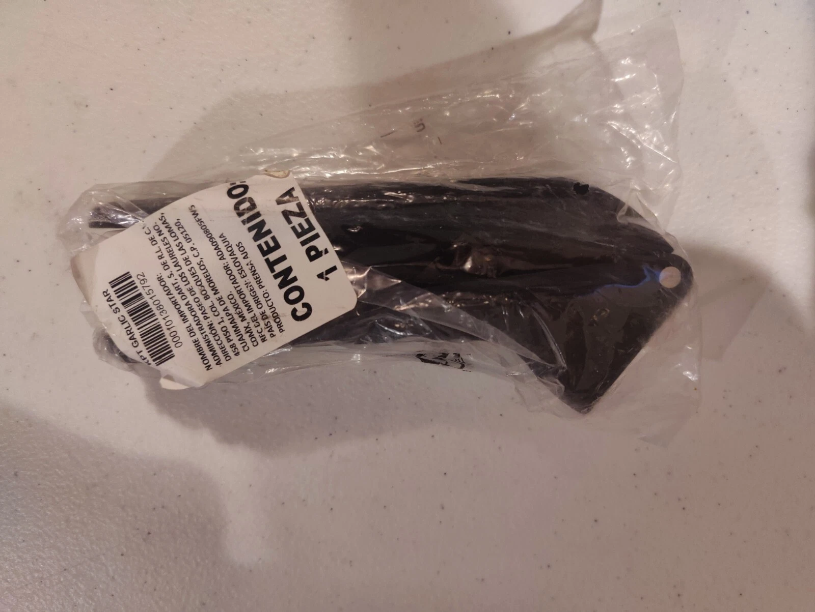 New TUPPERWARE Garlic Press BLACK Easy Clean New in Package FREE SHIPPING!!