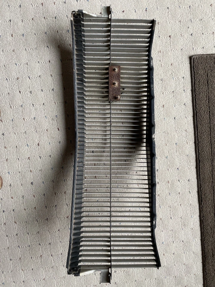 1975 Buick Riviera Grill OEM USED Front Center Grille Vintage With Emblem GM 75 - Image 3 of 4