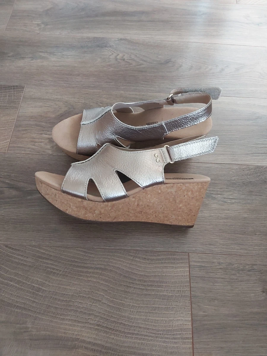 clarks soft cushion sandals