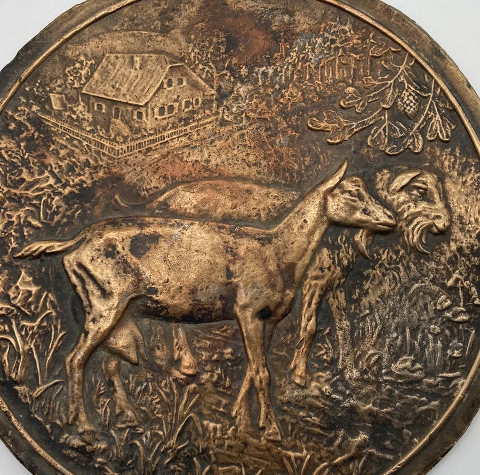 Relief En Bronze Rond Paysage Avec Des Chèvres Et Une Ferme Antique 14,3 Cm De Ø - Photo 2/4