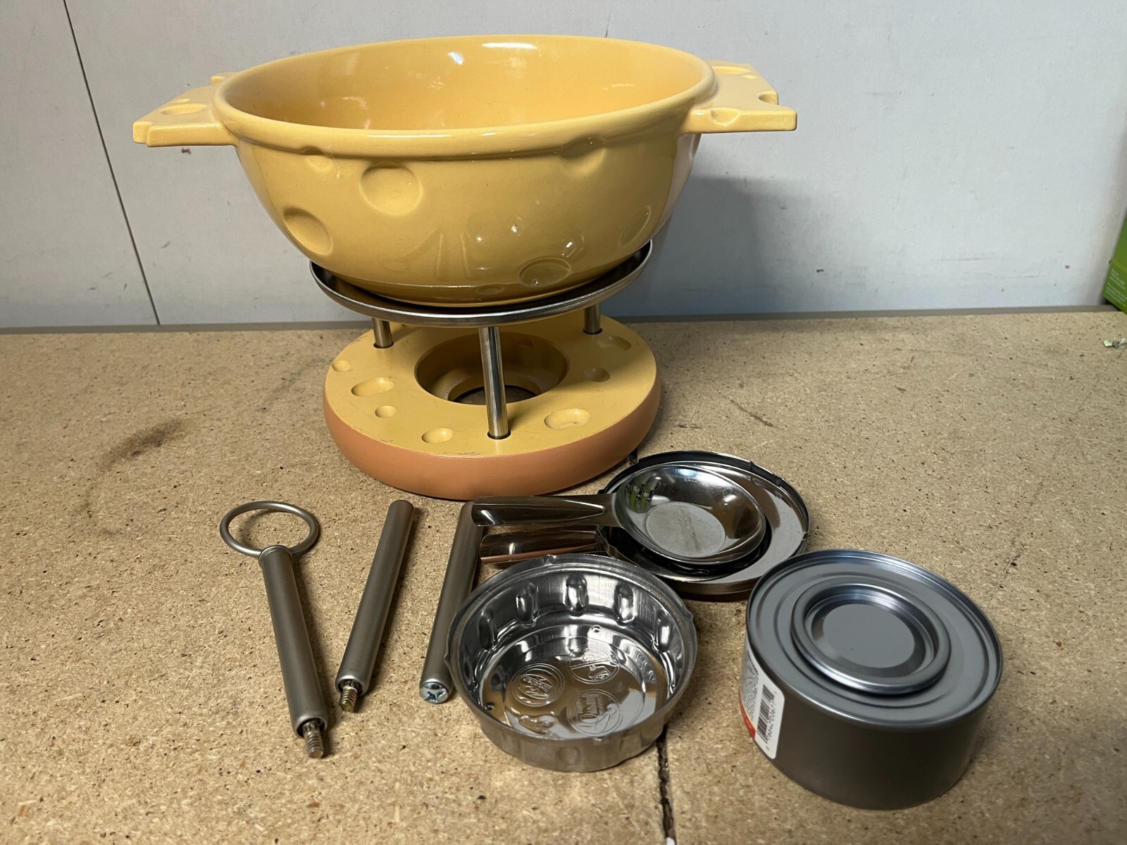 RARE B. Salzmann Fondue Pot Cheese Pattern W/ 6 Plates Spring Switzerland