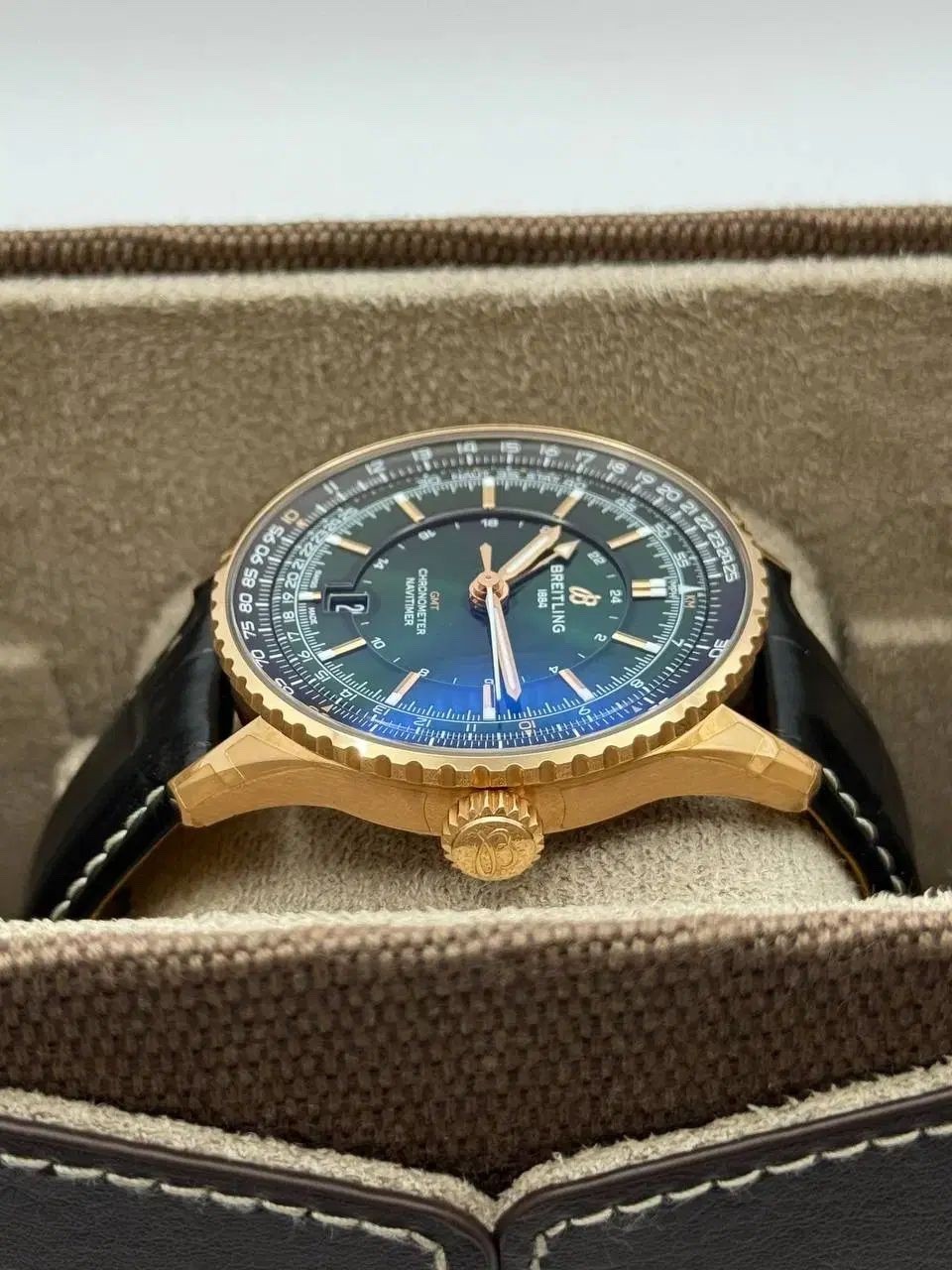 Breitling Navitimer GMT Solid Gold Green Edition - image 3