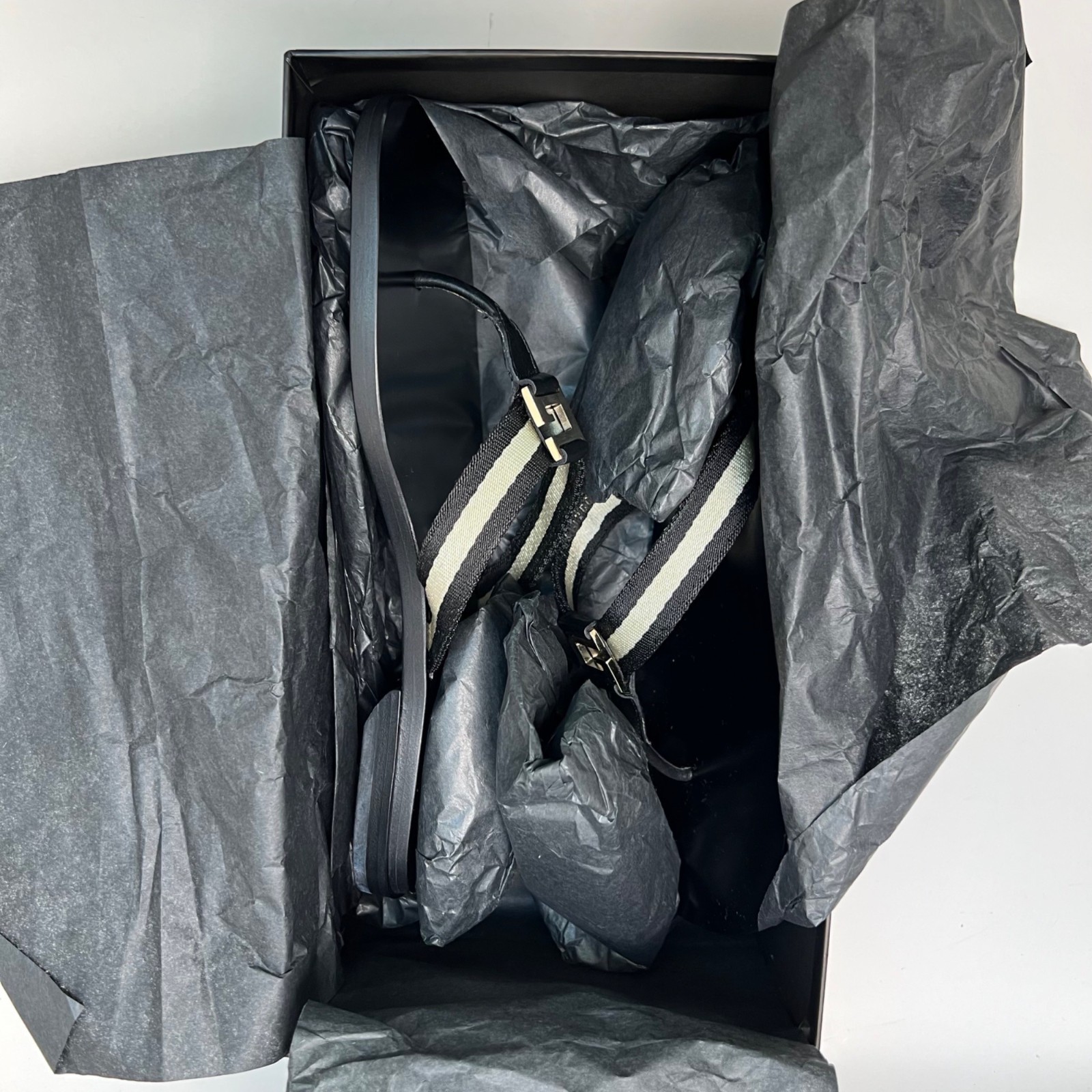 Vintage GUCCI Women's Striped Canvas Sandals With Gold "G" Women's Size 8.5 NEW thumbnail 10