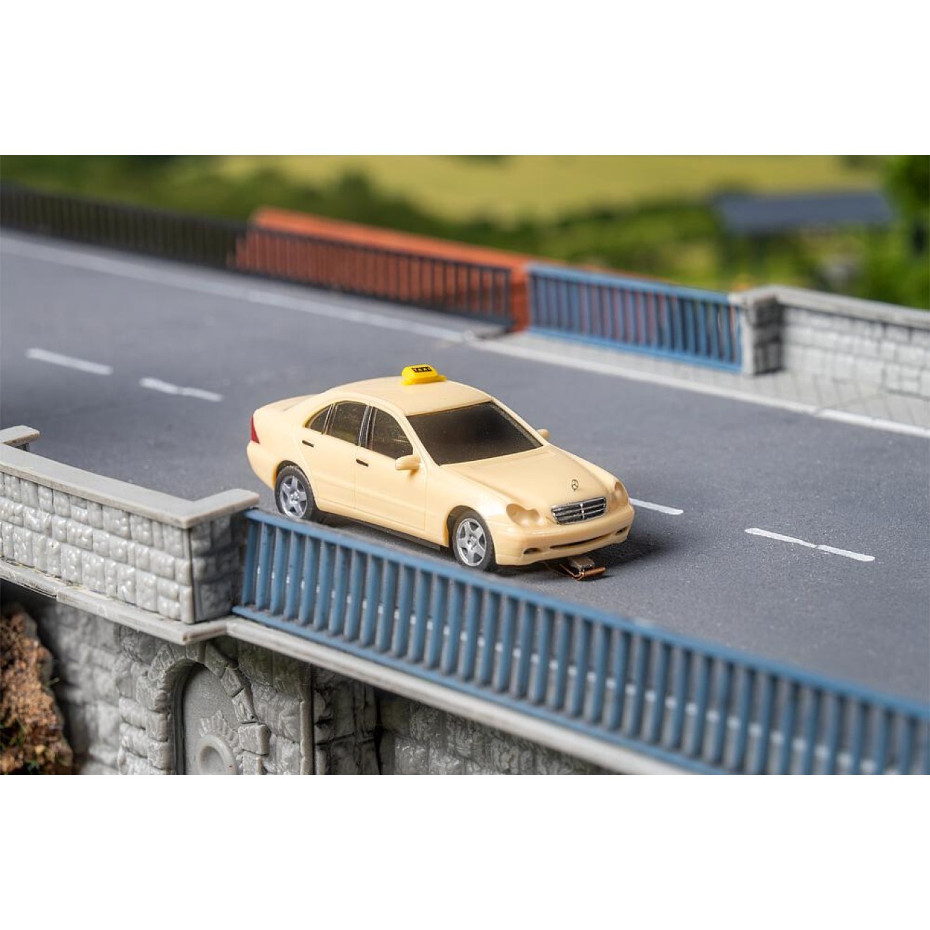 Faller H0 161426 - MB C-Klasse Taxi (HERPA)   Neuware