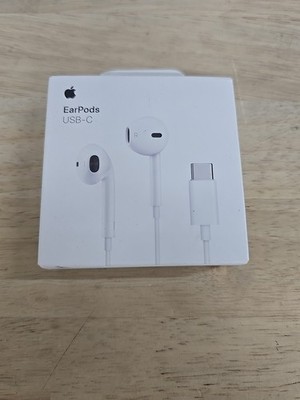 APPLE EARPODS Corded with USB-C connector authentic new in box OEM  MYQY3AM/A