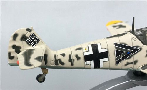 CORGI Messerschmitt Bf 109G-6 Double Chevron Soviet 1/72 Plane Pre-builded Model - Picture 7 of 12