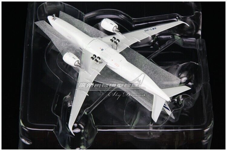 1:400 Phoenix FINNAIR AIRBUS A350-900 Passenger Airplane 1:400 Phoenix FINNAIR AIRBUS A350-900 Passenger Airplane