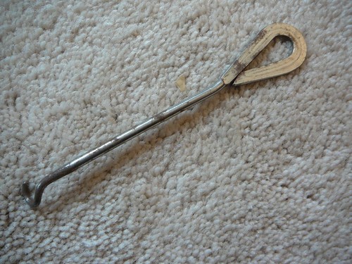 Straehley Brothers - 5th & Vine - Antique Advertising Metal Shoe Button Hook - Picture 3 of 3