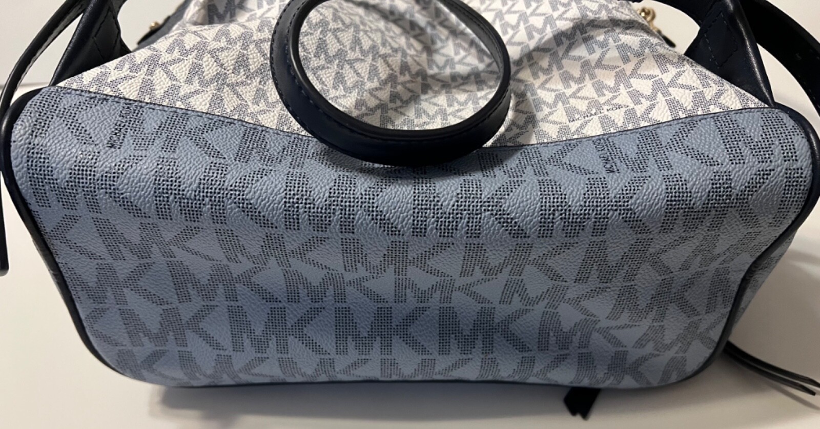 MICHAEL KORS RHEA ZIP 30SOGEZB2V NAVY MULTI MD BACKPACK With a lot of space&nbsp;
