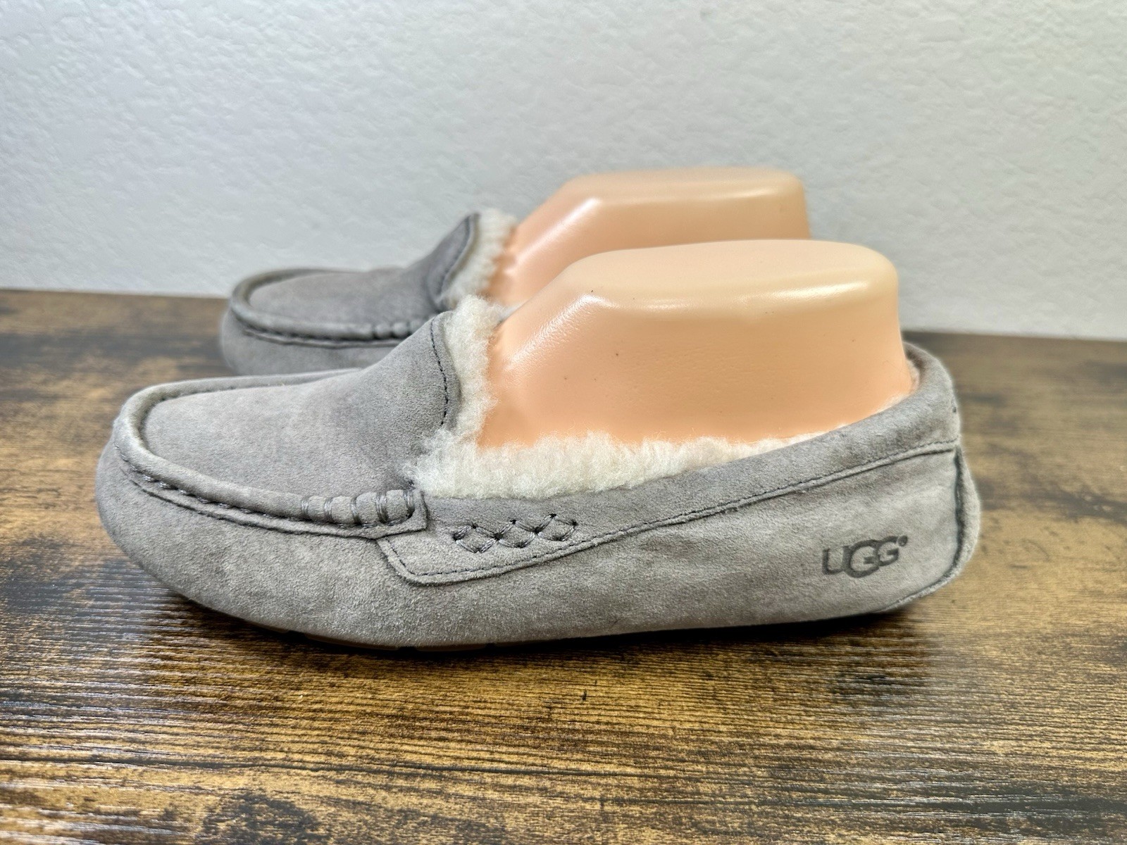 UGG Ansley  Shoes Women's Moccasin Slippers Size 7 Light Gray Shearling