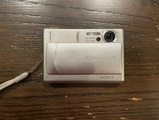 Sony Cyber-shot Silver Compact 2MP Digital Camera 3x Zoom Carl Zeiss USB