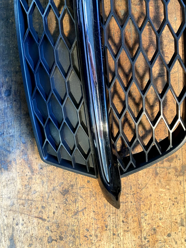 2013-2017 Audi Q5 SQ5 OEM Outer Lower Grille Insert Vent Cover Left 8R0807681S - Image 3 of 4