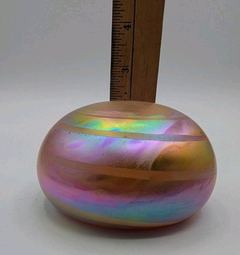 Paperweight Art Glass Iridescent Swirl Fluoresces signed Levay USA - Picture 8 of 8