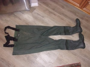 FROGG TOGGS FISHING WADERS 800-349-1835 SIZE 12 MADE IN CHINA