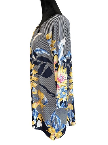 JM Collection Floral Multi High Low Bluse Top mit Gold Kette Hals Akzent - Gr. 1X - Bild 5 von 10
