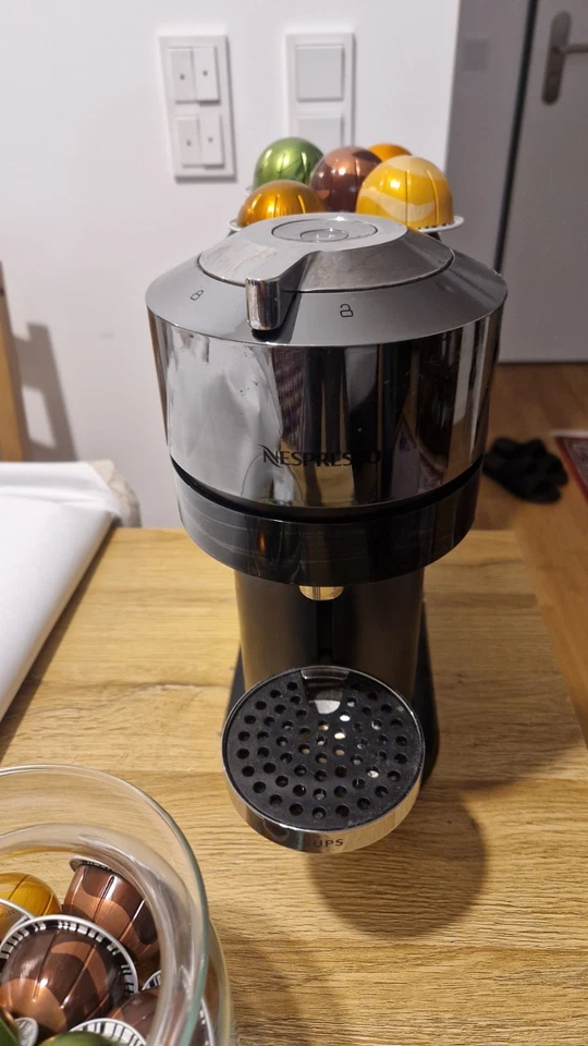 De'Longhi Nespresso Vertuo Coffee Capsule Machine Steckdose grau, Foto 2 von 5