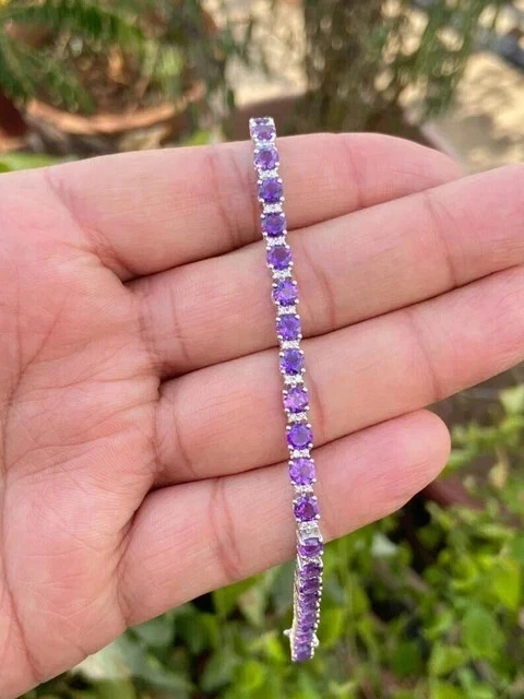 Impresionante brazalete tenis enchapado en oro blanco de 14 k amatista simulada corte redondo de 7 quilates Foto 2 de 4
