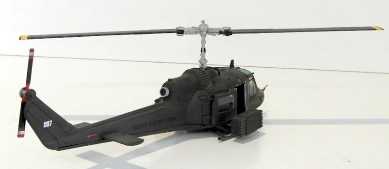 Corgi escala 1/48 US50404 - Bell UH-1C Huey Hog helicóptero ejército de EE. UU. Foto 3 de 4