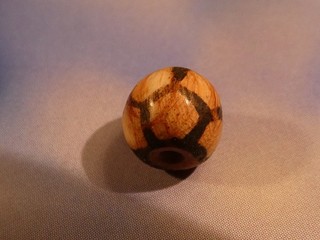 VINTAGE OLDER INDO TIBETAN PYU LINE DECORATED HI CONTRAST SOCCER BALL BEAD 7.4