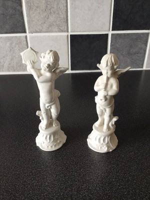 x2 Cherubs Spielinstrumente weißes Porzellan 5 Zoll sehr guter Zustand