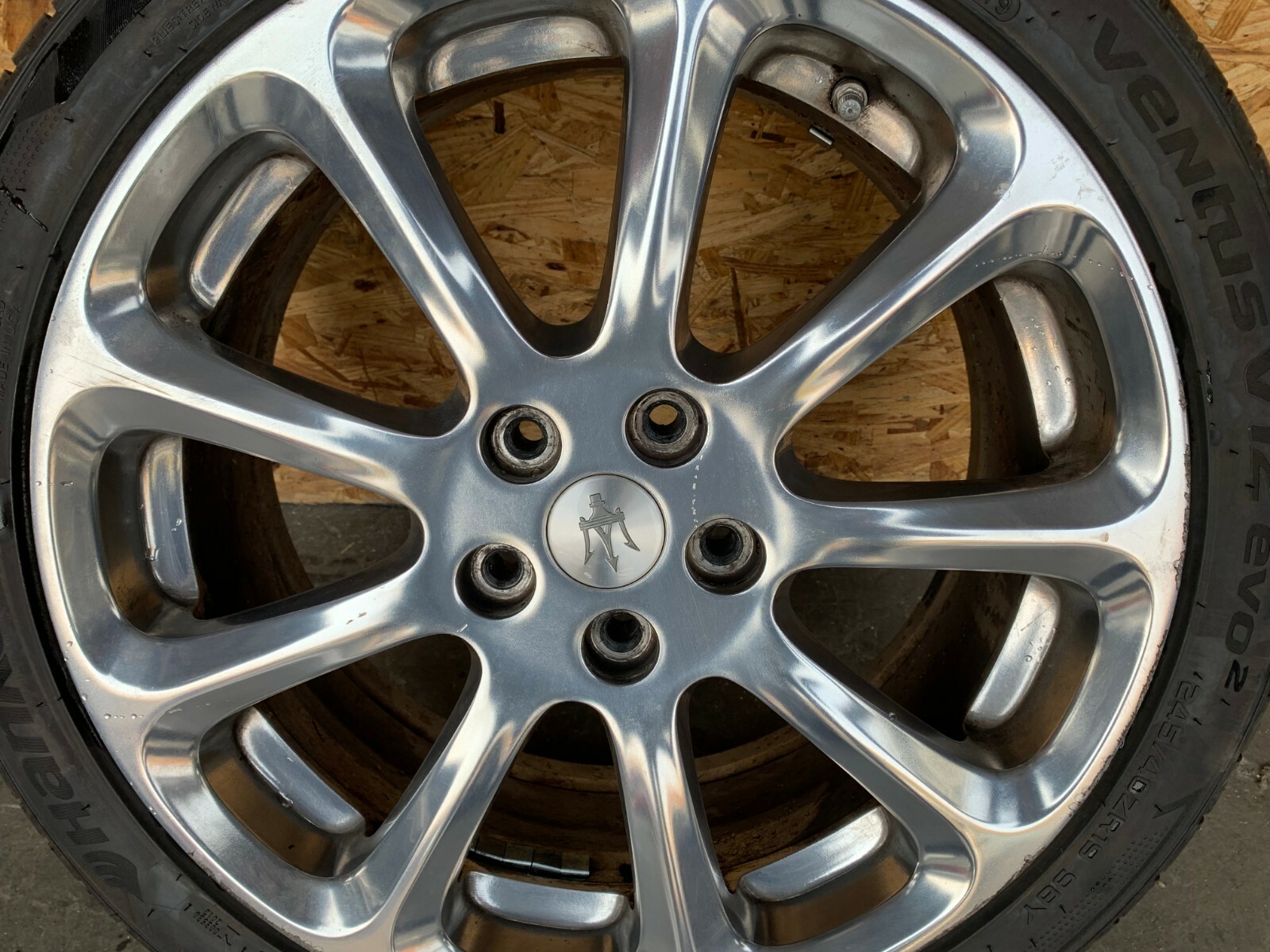 19" 19*8.5 FRONT WHEEL & TIRE ASSEMBLY #2 32K 4.2L 04-08 MASERATI QUATTROPORTE