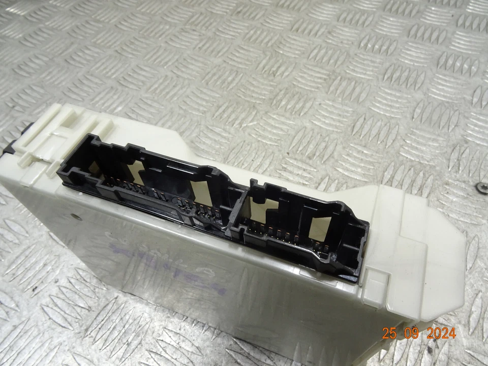 2021 TOYOTA COROLLA VVT-I MK12 C1H HYBRID 4DRS FUSE BOX BODY CONTROL UNIT *9484 - Image 4 of 4