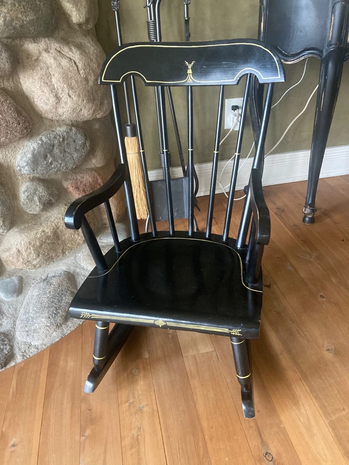 MECEDORA INFANTIL NICHOLS & STONE VINTAGE - Ubicada Ciudades Gemelas Foto 3 de 4