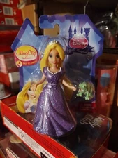 2012 Disney Princess Magiclip Rapunzel and Pascal Doll Figure Set