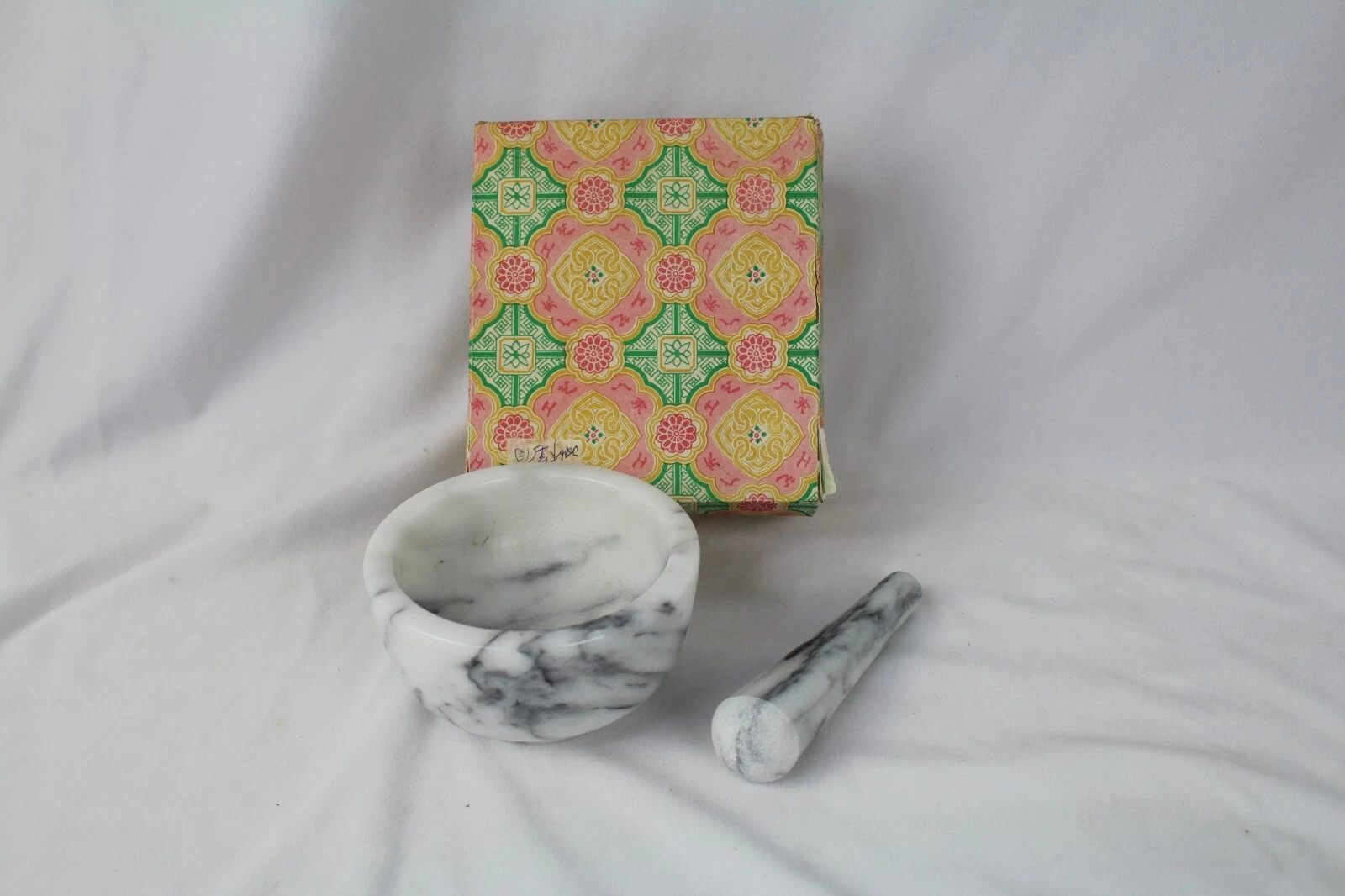 Granite Mortar and Pestle with White Marble Finish Set Use in Grey 4.5" Diameter