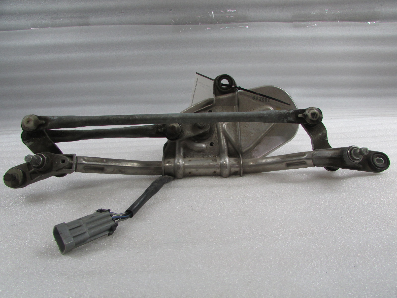 Maserati Quattroporte, Windshield Wiper Transmission w/ Motor, Used P/N 68468000