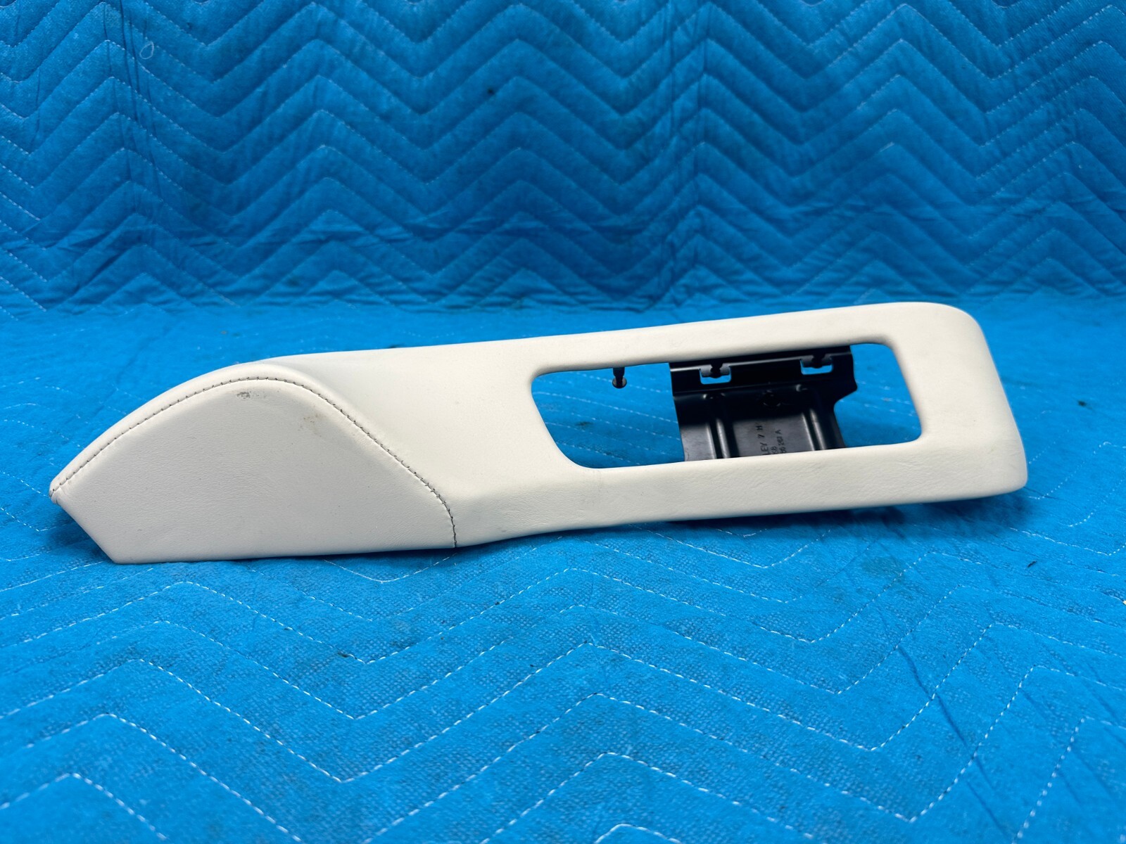 Bentley Flying Spur Rear Seat Switch Trim Panel Passenger's Side Ivory 06-12 OEM