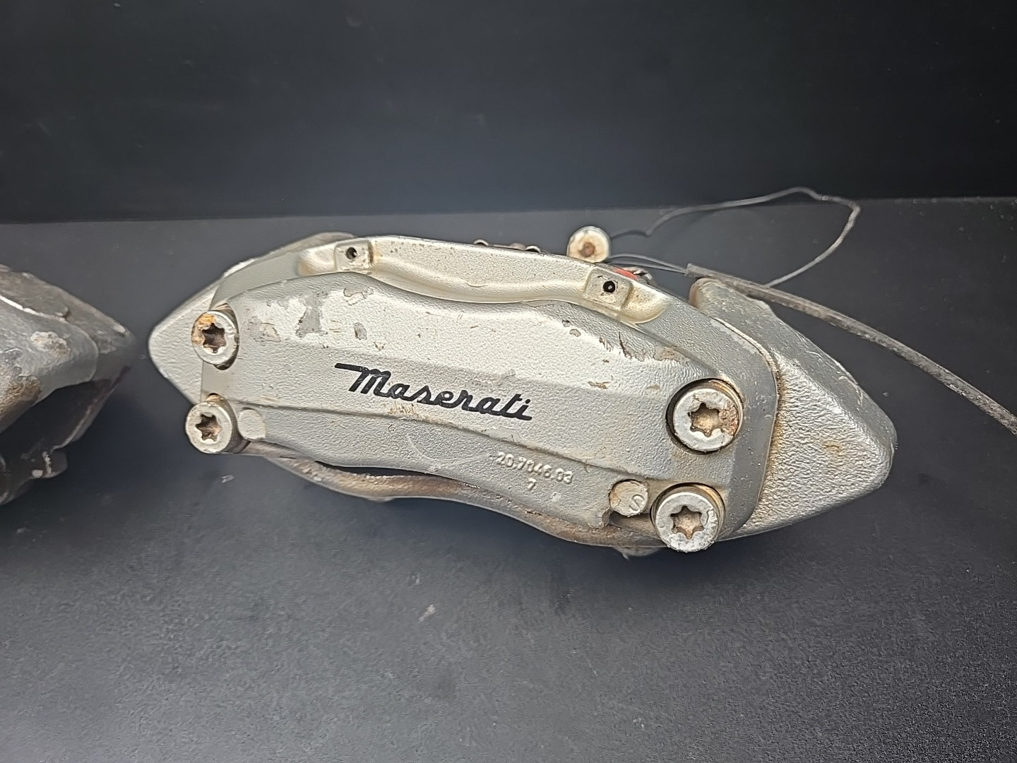 04-08 Maserati Quattroporte M139 Front Brake Calipers Left / Right Silver OEM