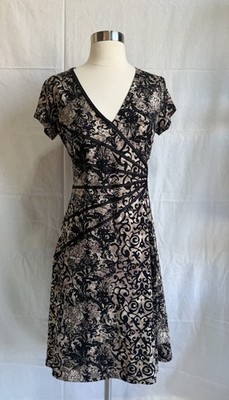 Connected Apparel Black Beige Floral Wrap Dress 6P V-Neck Short Sleeve Knee Len