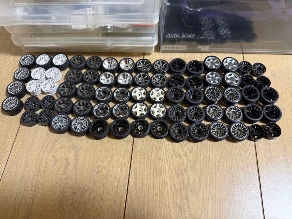 Kyosho Mini-Z Dodge ChallengerChevrolet Corvette - Image 2 of 4