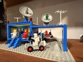 LEGO Space: Space Command Center (Craterplate version) 493-3 RARE and COMPLETE
