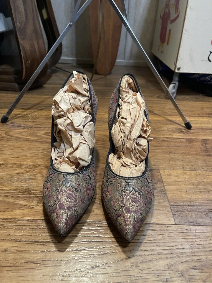 Zapatos de salón para mujer American Girl florales lamé 4" tacón de madera estrecho talla 7 AA de colección Foto 2 de 4