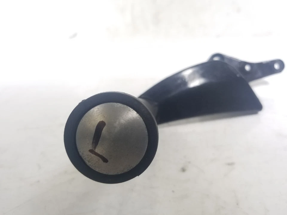 Victory Kingpin 2004 reposapiés trasero izquierdo pasajero reposapiés y soporte de montaje Foto 3 de 4