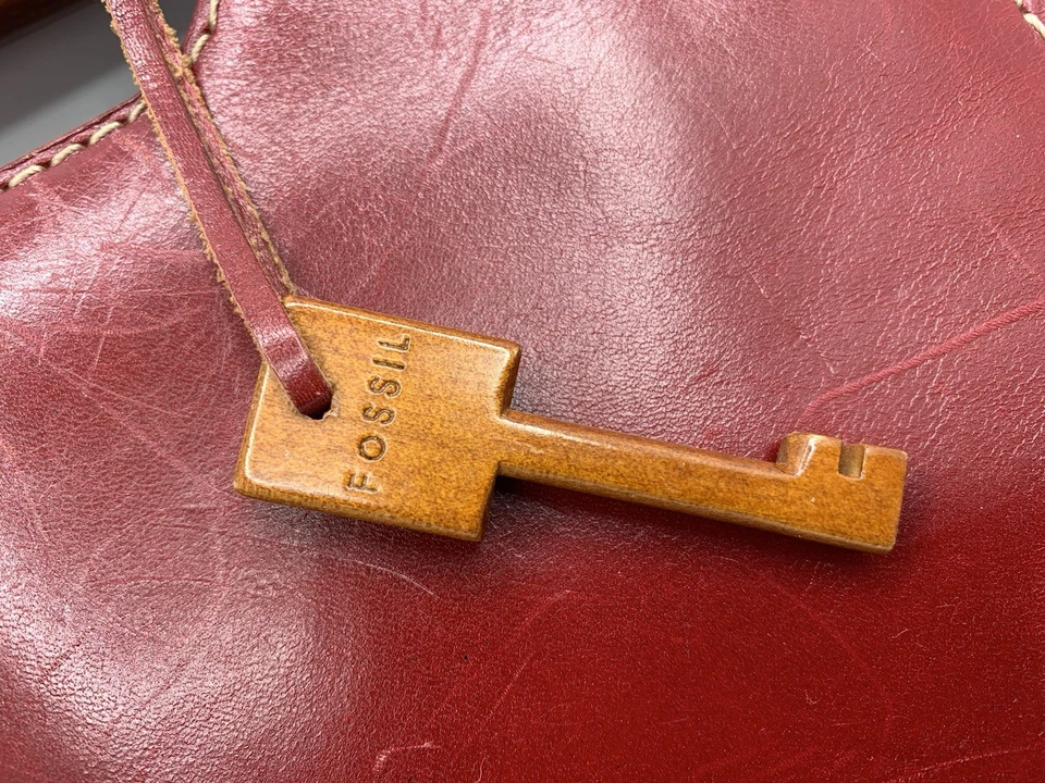 Bolso de mano y correa vintage FOSSIL de cuero rojo con asas de madera Foto 4 de 4