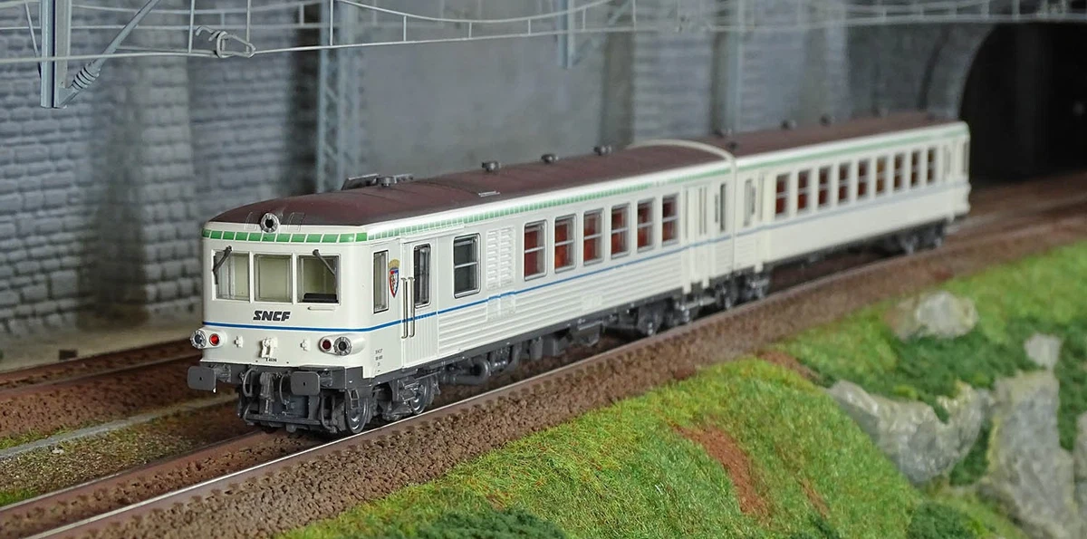 LS Models 11031S Autorail EAD X4574 - XR8412, vert, TER