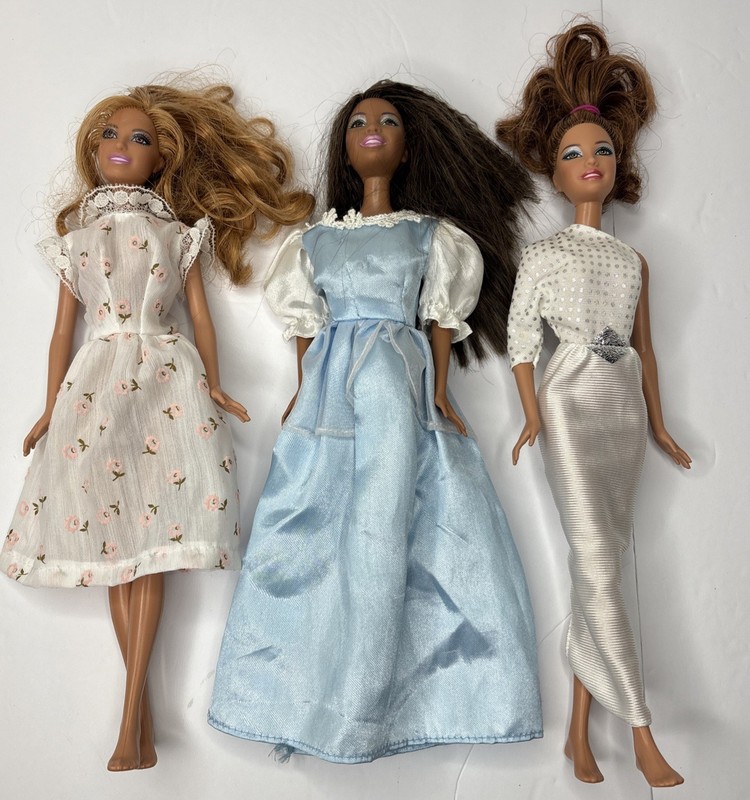 Vintage Barbie 1999 Lot Of 3 Dolls With Clothes