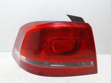 VOLKSWAGEN PASSAT 2013 RÜCKLEUCHTE/RÜCKLEUCHTE AN KAROSSERIE RHD LINKE...