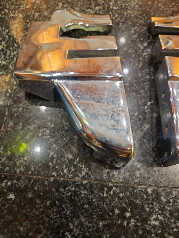 Cubierta de moldura cromada izquierda derecha mercedes 380sl b-pillar 1076930235 1076930135 OEM Foto 2 de 4