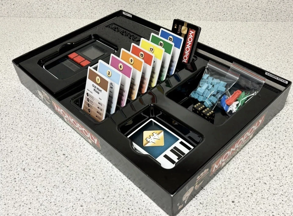 Hasbro Monopoly Ultimate Banking Electronic Family Board Game 2015 Complete VGC - Image 4 of 4