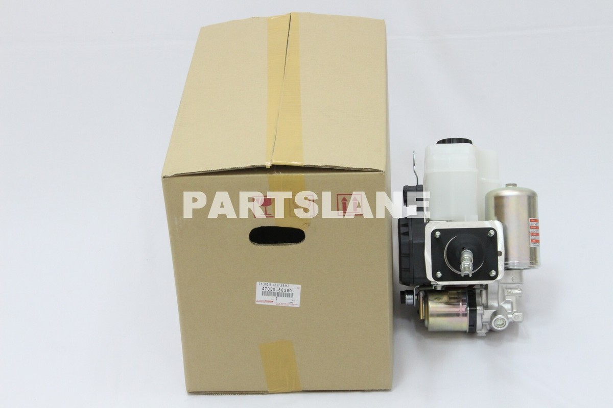 Toyota Land Cruiser UZJ200 OEM Brake Booster with Master Cylinder