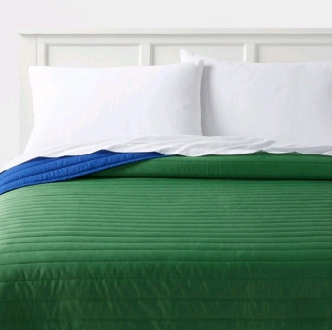 Room Essentials, Full/Queen, Satin Quilt, Color-Dark Green 86''x90'' - Image 3 of 4