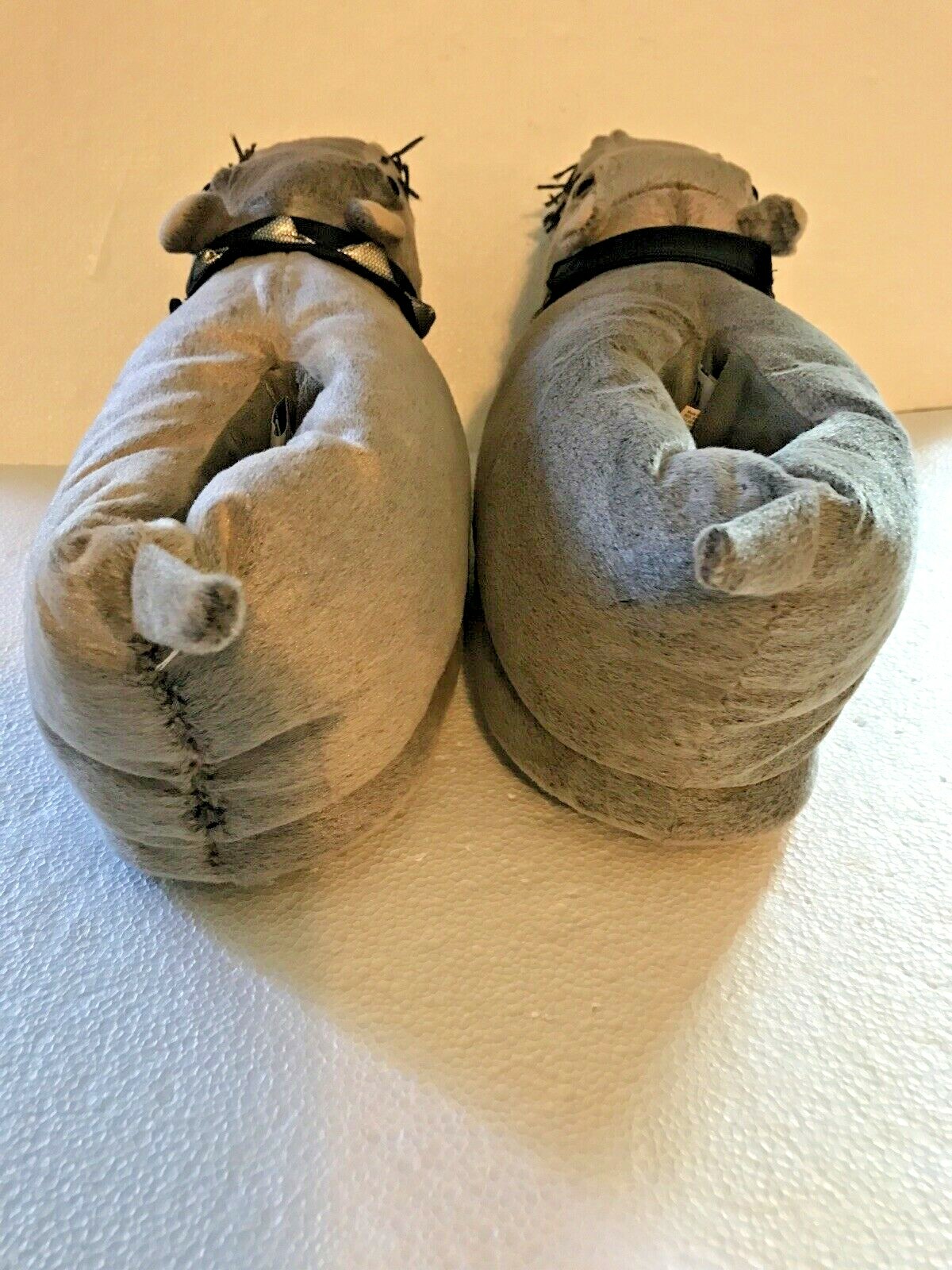 SAOLA Pantofole peluche NCIS Bert The Hippo CBS Studios suola grande 11" senza suono RARO